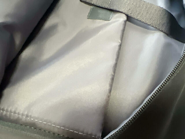 ふかふかしたPCスリーブなため、PCを安心して入れられます