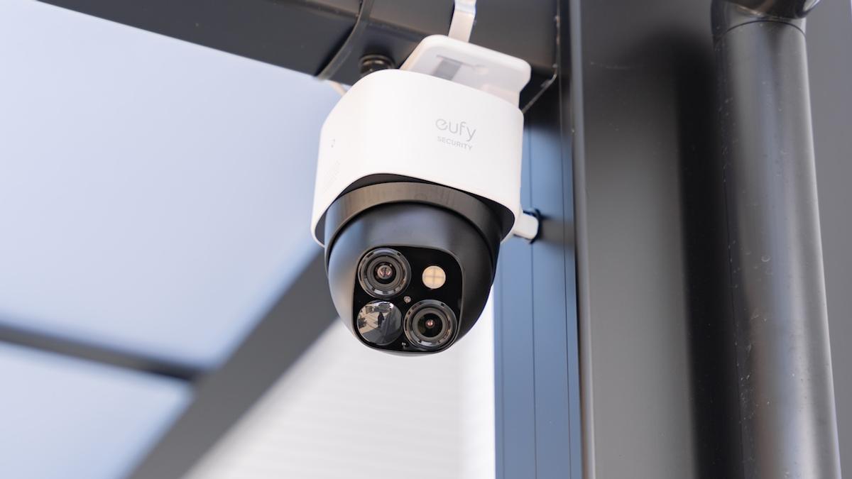 Ankerの「電気工事不要の防犯カメラ」を取り付けてみた。360°死角なし