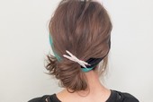 ヘアバンド・スカーフを使った「メッシーバン」