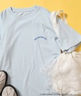【サンリオ×FREAK'S STORE】”CINNAMOROLL” 目隠し コミック柄 プリントTシャツ　￥5,995／「シナモロール」らしい柔らかいカラーリングのプリントがポイント