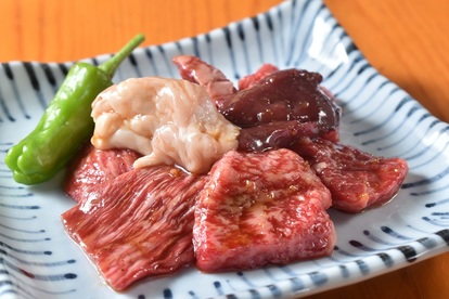 激安焼肉 芝浦買付け の ホルモン食べ放題 が超お得 550円でサワーも飲み放題に うまい肉