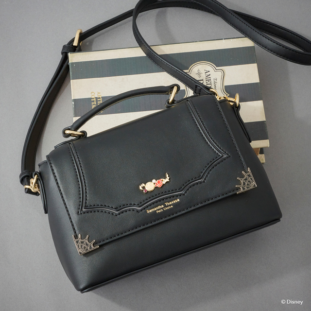 ショルダーバッグもブラックカラーで統一 ¥22,000【サマンサタバサプチチョイス『ナイトメアー・ビフォア・クリスマス』コレクション】