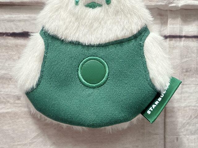 スタバのパートナー風のエプロンを着ている姿が愛らしい♪