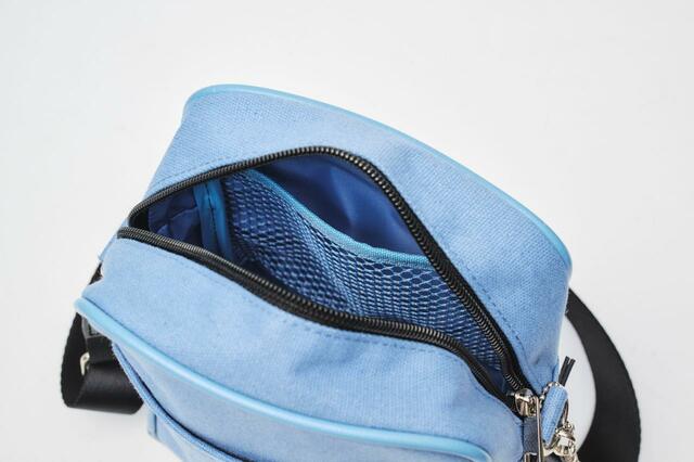 【BAYFLOWショルダーバッグ（ブルー）】内側には見やすいメッシュポケット