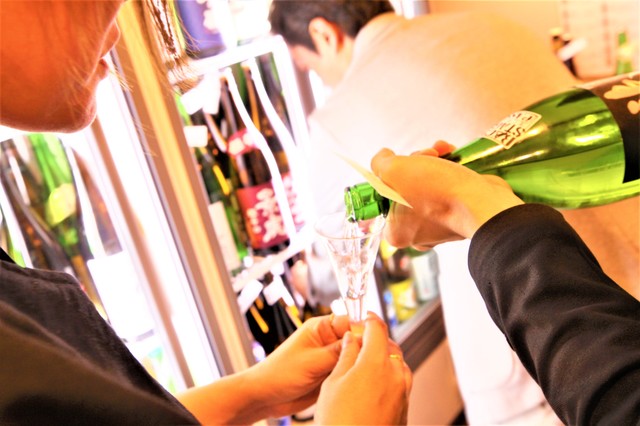 ワイングラスで楽しむ厳選の日本酒