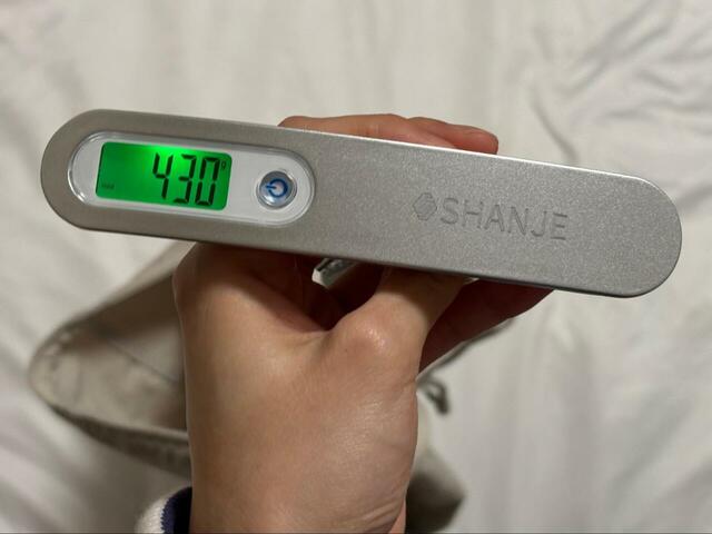 【ユニクロ コットンブレンドショートパーカ】重さは約430g。軽くて体に負担がかかりません♪