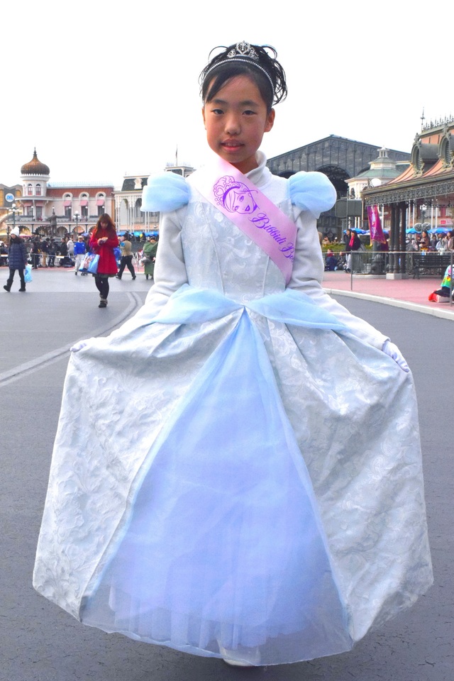 ビビディ・バビディ・ブティックで美しいシンデレラに変身したひなちゃん。