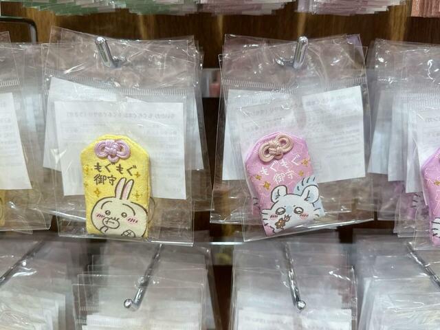 わんぱくな食べっぷりがキュートなうさぎ＆モモンガのお守り♪