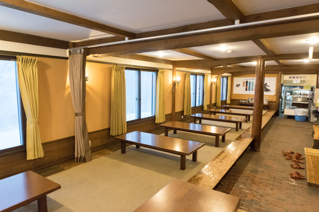 「和田小屋」内部｜かぐらスキー場