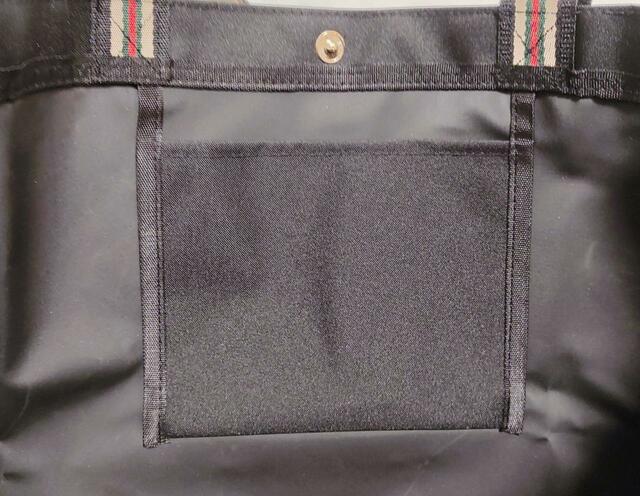 便利なポケットつき