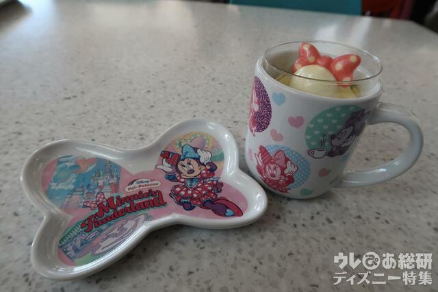 ディズニー・パルパルーザ“ミニーのファンダーランド”のスーベニアカップとプレート