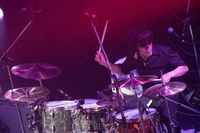 絵野匡史（Dr）　撮影・大島康一