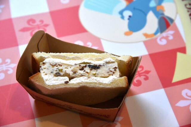 ドックサイドダイナー　ナッツとドライフルーツのクリームサンド