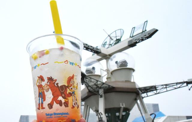 スパークリングドリンク(フルーツ&ナタデココ)700円 パチパチするキャンディーがはじけます