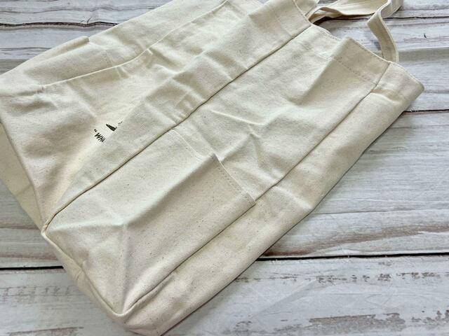 両サイドにポケット付き！500mlのペットボトルも入りました【SNOOPY HOBBY TOTE BAG BOOK：スヌーピーの大容量ボックストート】