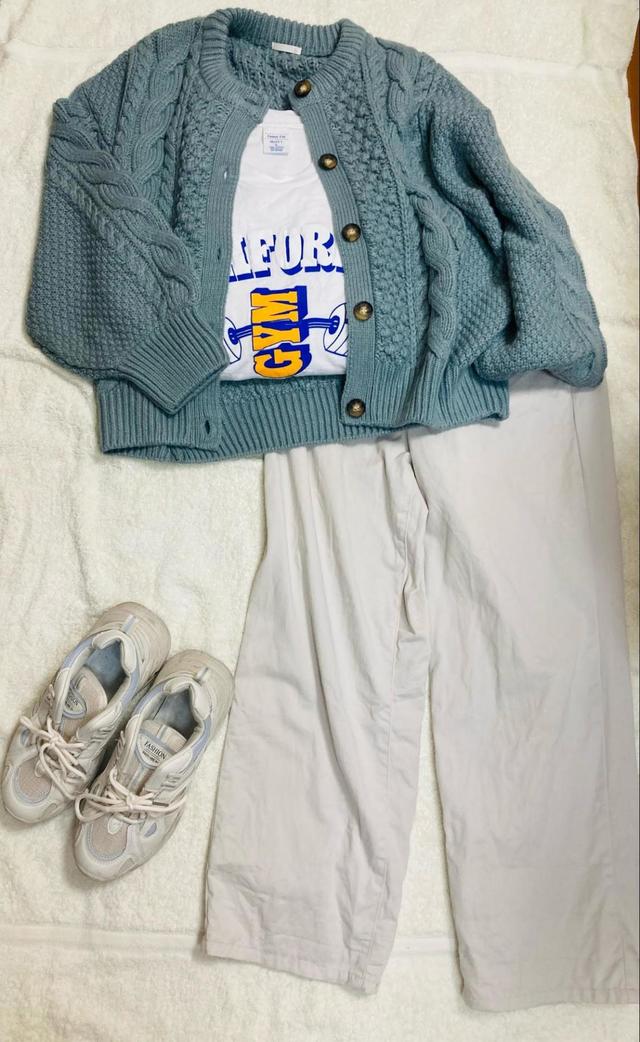 【GU　ケーブルコクーンカーディガン（長袖）】差し色としても大活躍するニットカーディガン