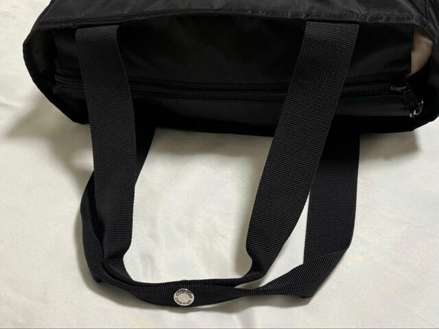 【Coleman 2WAYバックパックトート】ラクに肩掛けできる長さの持ち手。手持ちでもギリギリ床につかないサイズ感です