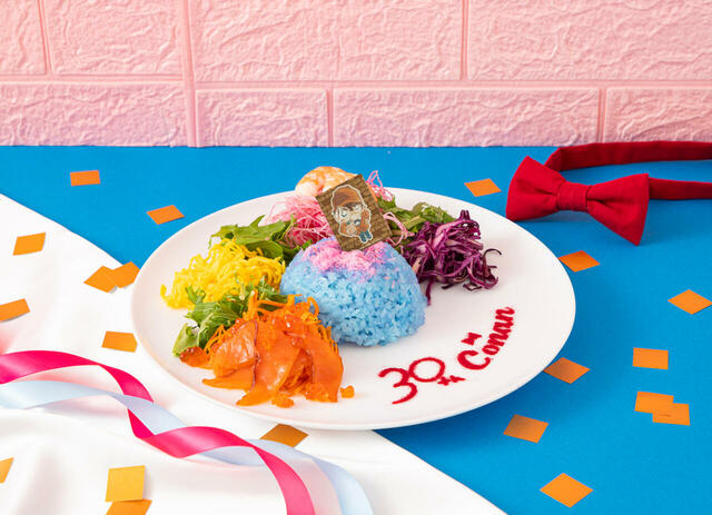 「30th Anniversary ちらし寿司」＜価格：1,990円（税込）＞【【名探偵コナン】「喫茶ポアロ」のハムサンドや“事件に使われたあのメニュー”も！？「名探偵コナン 連載30周年記念カフェ」6都市で開催】