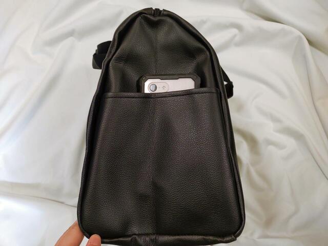 「MonoMax(モノマックス)4月号 付録はエストネーションのボストンバッグ」バッグ側面にはポケットあり