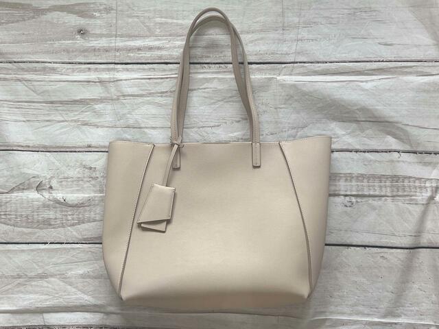 「ZARA」コンパートメント トートバッグ／税込5,290円