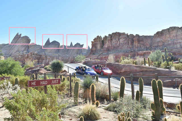 ピンク色の枠で囲ってある箇所が歴代のキャデラックのテールフィンのシェイプをモチーフにして作られたそうです。