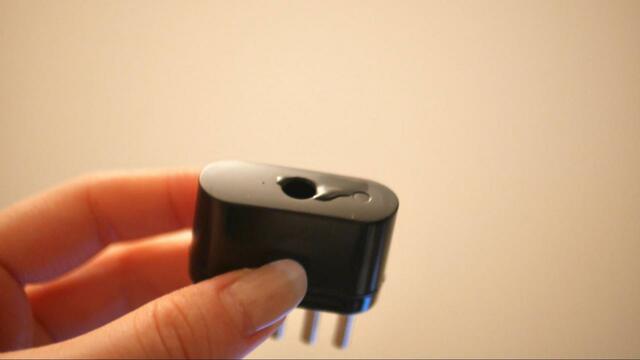 【3coins　電気ブラシ】リキッドタンクにお好みの化粧水や頭皮トニックを入れられる