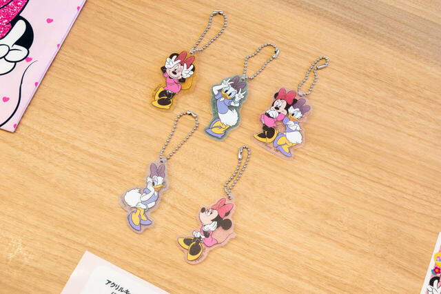 アクリルキーホルダー（ランダム5種）825円