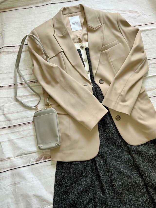 キレイめなジャケットスタイルにも◎【NATURAL BEAUTY BASIC 取り外せるカードケース付きガバッと開くスマホショルダー】