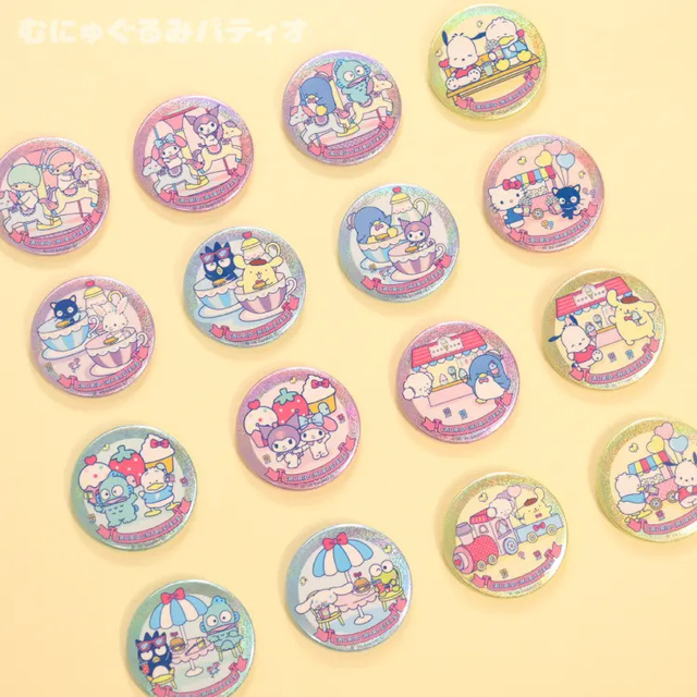 むにゅぐるみパティオ×サンリオキャラクターズ「Joyful Worldシリーズ」トレーディング缶バッジ／みんなでテーマパークを楽しんでいるワクワクするデザイン♪