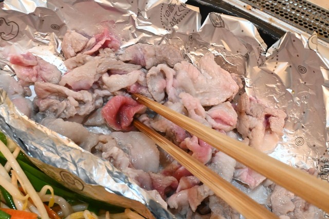 【ワンパン！石焼風ビビンバ】火が通るまでの豚肉は、野菜とは別の箸で炒めるとなおGOOD！