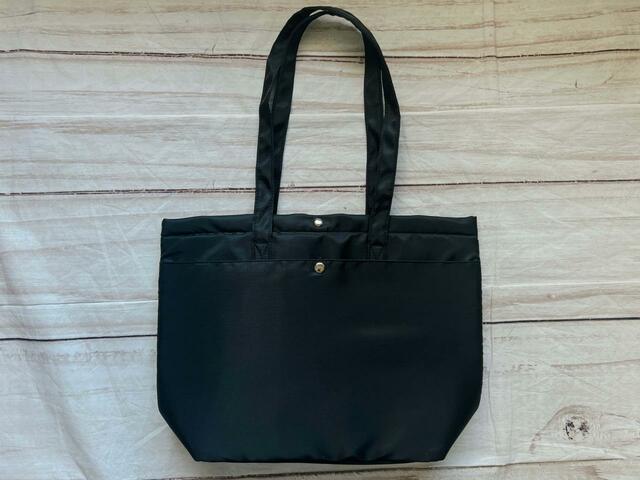 バックにもポケット付き!