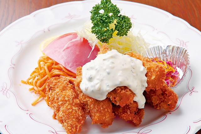 洋食の店 a la carte（兵庫・新在家） カキフライ（1180円）※10月中旬～3月末 隠し味にウスターソースを使っているのでそのままでも美味しい。