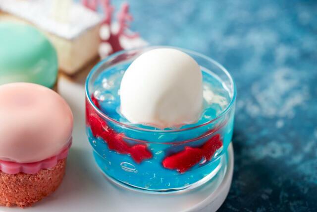 「金魚ゼリー ライチソルベ」＜期間：2025年7月1日～8月31日＞【ペンギンもチンアナゴも♪すみだ水族館の人気者たちがスイーツになった“コラボアフタヌーンティー”開催】