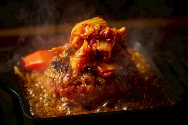 「トッピング キムチ」<価格:3,480円(税込)>【【平日数量限定】5000万回以上再生された大バズりの“こじま名物「黒毛和牛ハンバーグ」”が食べ放題で楽しめる!】