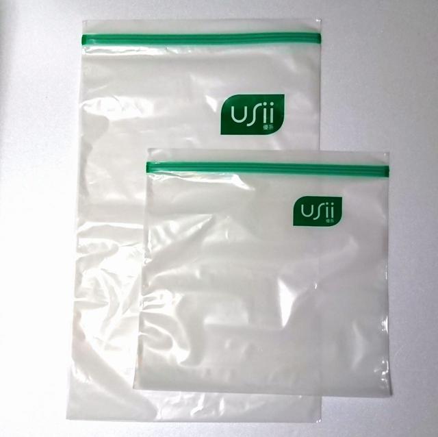 【コストコ　USii 鮮度ジッパー型保持袋　XL×25枚、L×32枚　1548円】サイズはXL（左）とL（右）。いずれも横幅は約30cm