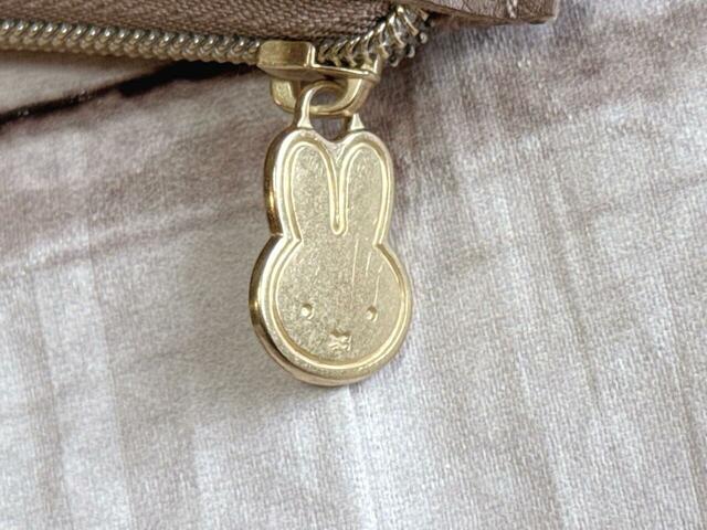 ファスナーの引き手にもミッフィーのチャーム付き