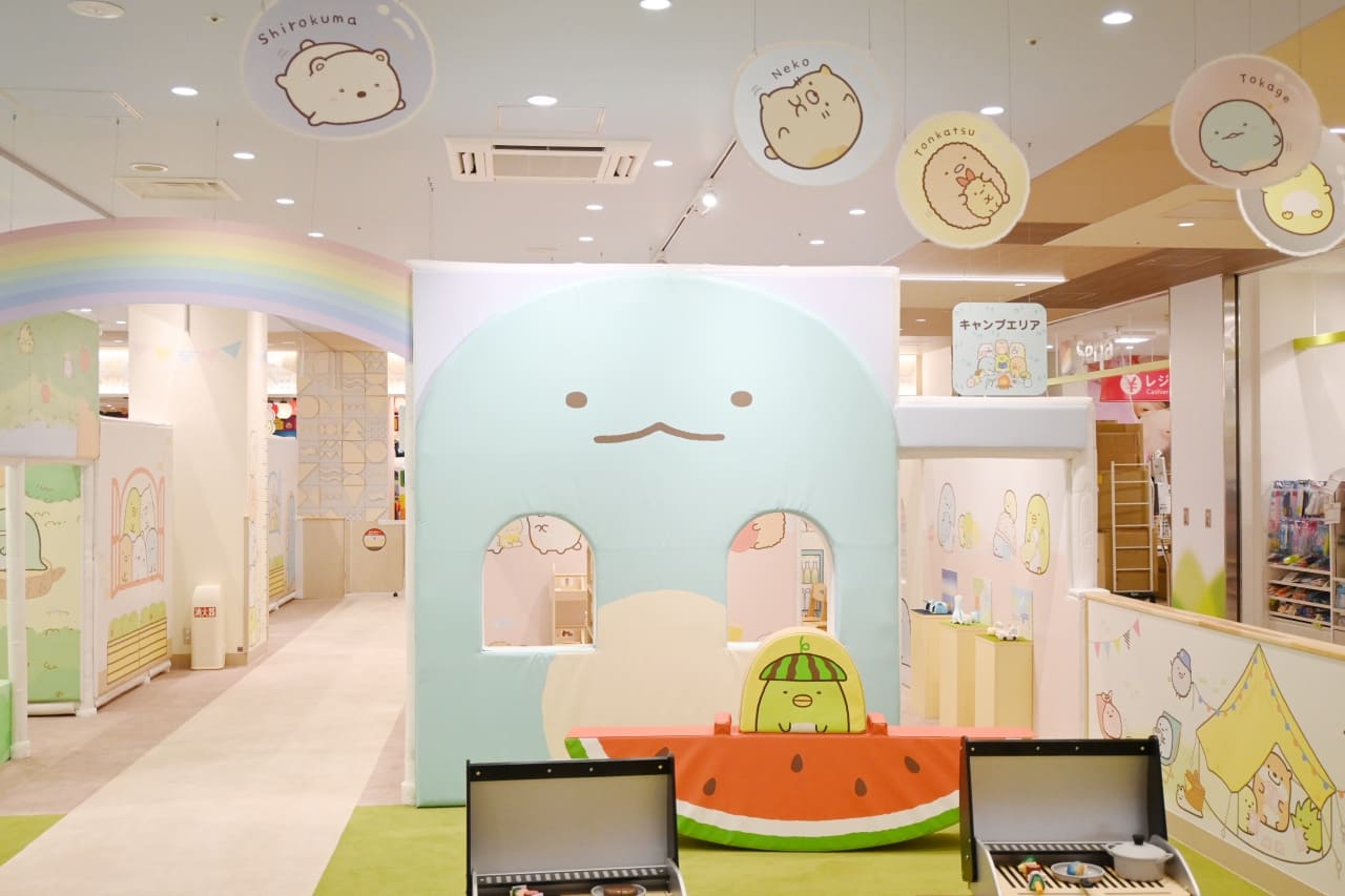 最上級のかわいさ♪「すみっコぐらしあそびスタジオ」大人も癒される5つのエリア&限定グッズを現地レポ(写真 2/48) - ハピママ*