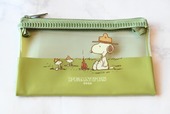 【ファミリーマート×PEANUTS】《キャンペーン第1弾「フラットポーチ」》アウトドアを楽しむ秋！