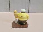【チョコサプ サンリオキャラクターズ】プリンはパティシエに扮しており、コック帽とエプロンを身につけた姿で登場!