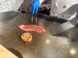 【川崎日航ホテル「ナトゥーラ」鉄板焼きサーロインステーキ食べ放題&サマーブッフェ】 私のサーロインステーキとハンバーグステーキ