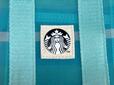 【スターバックス メッシュバッグ スモールグリーン】フロントには、おなじみのセイレーンロゴのワッペン付き!