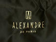 前面下部にゴールドカラーの「ALEXANDRE DE PARIS」のロゴプリント入り!