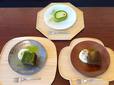 上段：藤井茗縁の抹茶ロールケーキ　700円（税別） 下段左：抹茶と小豆のケイク 700円（税別） 下段右：ほうじ茶と丹波の黒豆のケイク 700円（税別） 