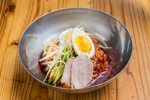 【ピビン麺】程よい辛みと旨みのある甘辛冷麺！