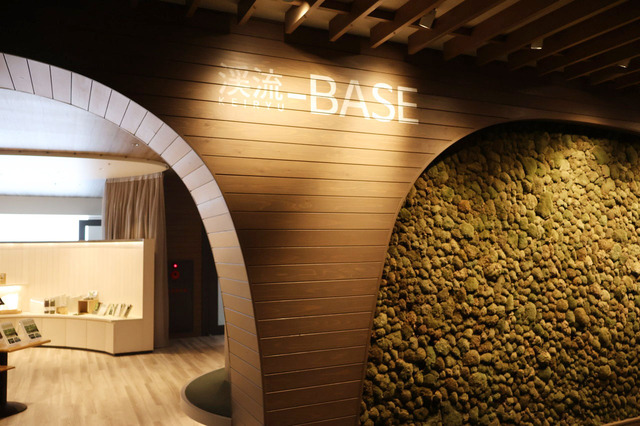 「星野リゾート 奥入瀬渓流ホテル」のアクティビティはこちらの渓流-BASEを拠点に行われています。