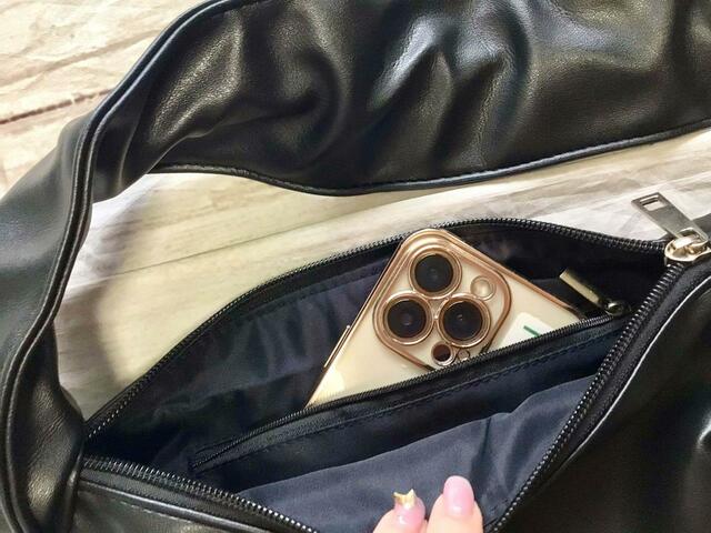 ポケットにはスマホを入れても◎