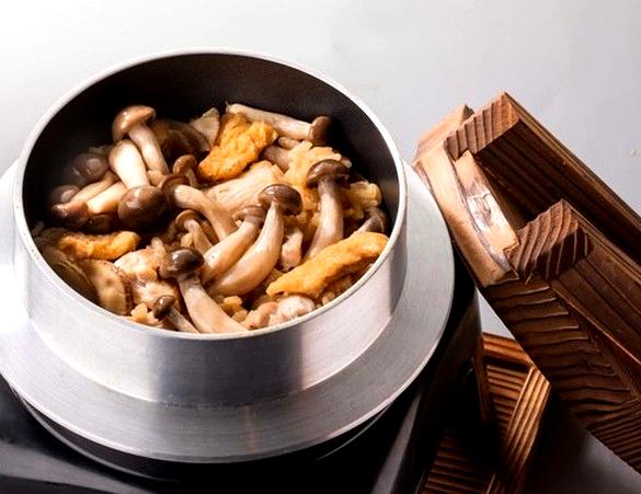 しめじの鶏釜飯