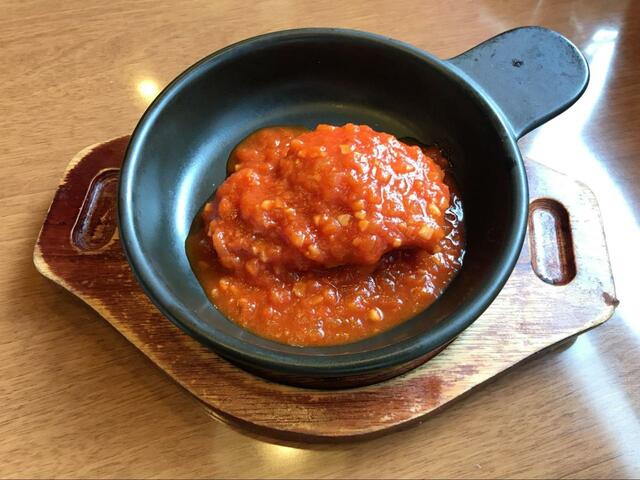 【ガスト 若鶏のグリル ガーリックソース 〔1枚〕】食欲をそそられる香りとビジュアル