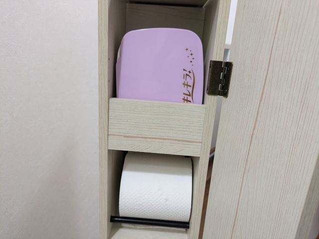 【ニトリ トイレ収納（トゥール）】一番上の手前側はトイレシートにちょうどよいサイズ！
