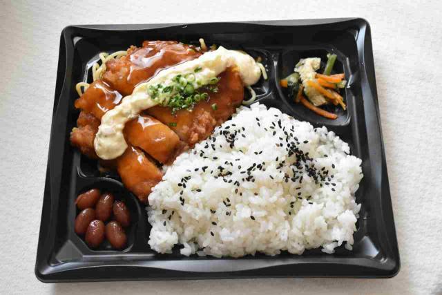 豆やお浸し付き。